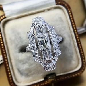 ♥️ NEW Stunning CZ  stones adorn a beautiful antique style ring ♥️